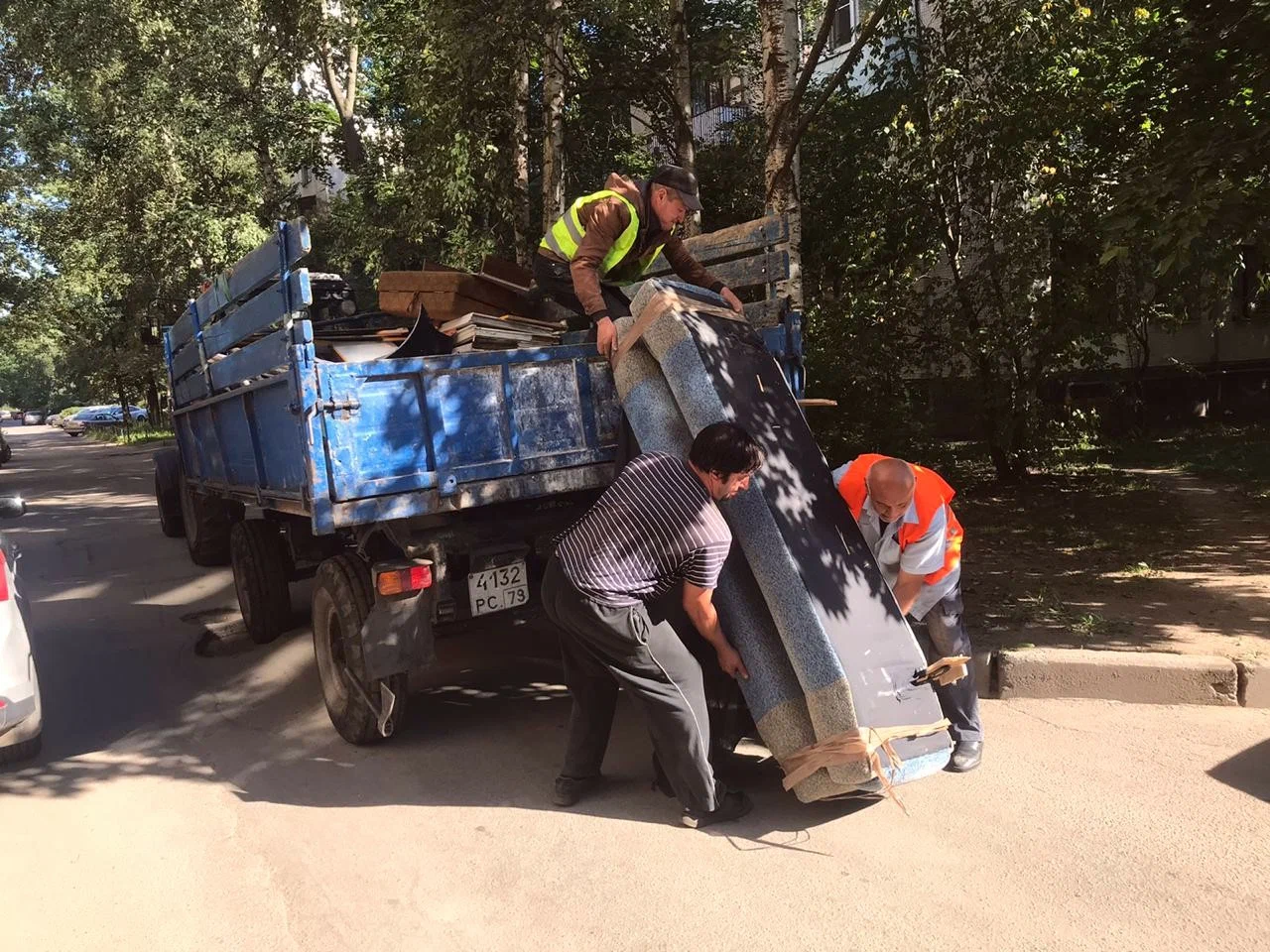 Профессиональный вывоз крупногабаритного мусора в Тайшете в октябре