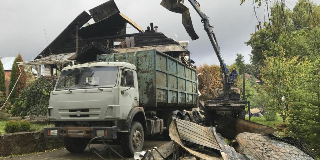 Вывоз мусора после пожара с утилизацией в Тайшете в октябре