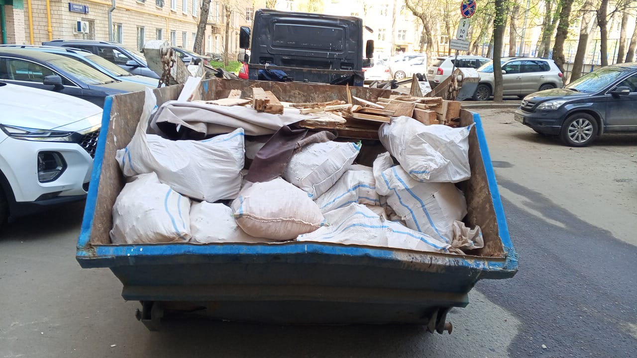 Вывоз мусора из магазина в Тайшете в октябре