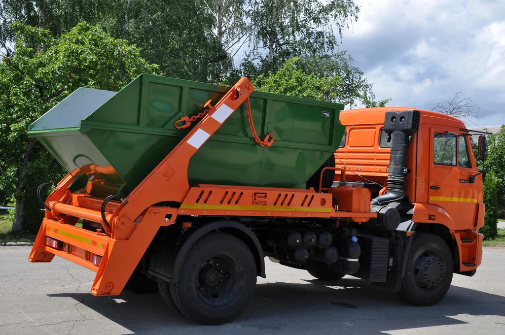 Заказ бункеровоза для вывоза мусора и отходов в Тайшете в октябре