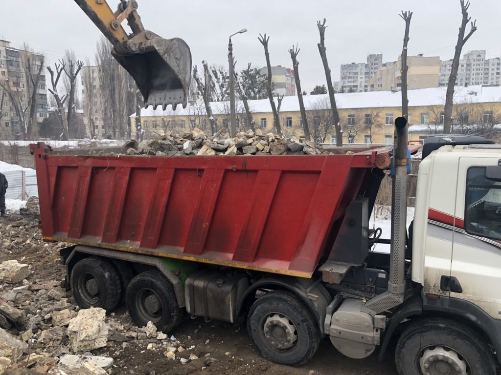 Вывоз мусора Камазом в Тайшете в октябре