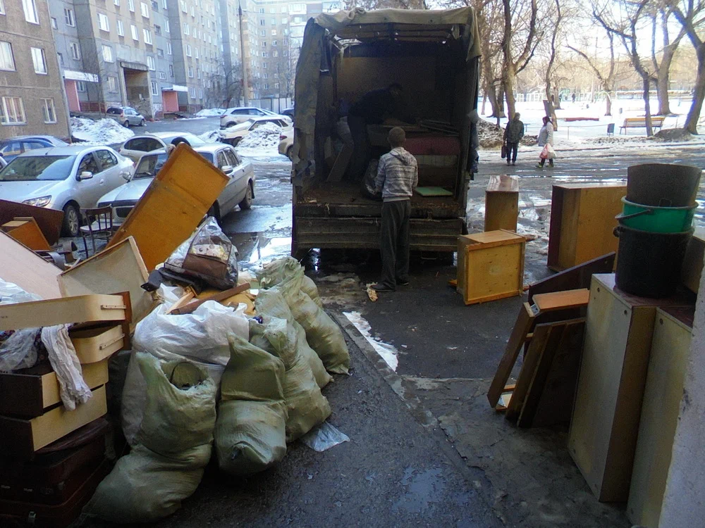 Вывоз мусора из подвала с утилизацией в Тайшете в октябре