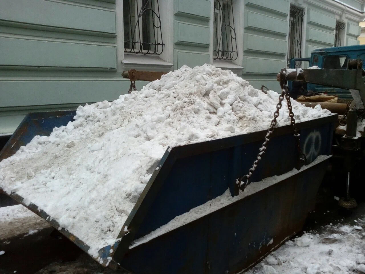 Вывоз снега контейнерами в Тайшете в октябре